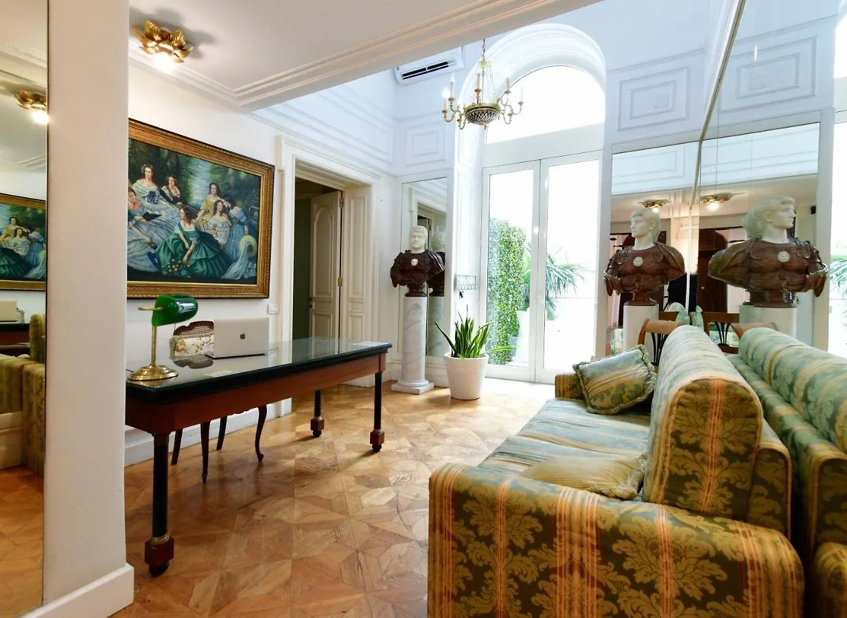 Sisuites Bari 0*,