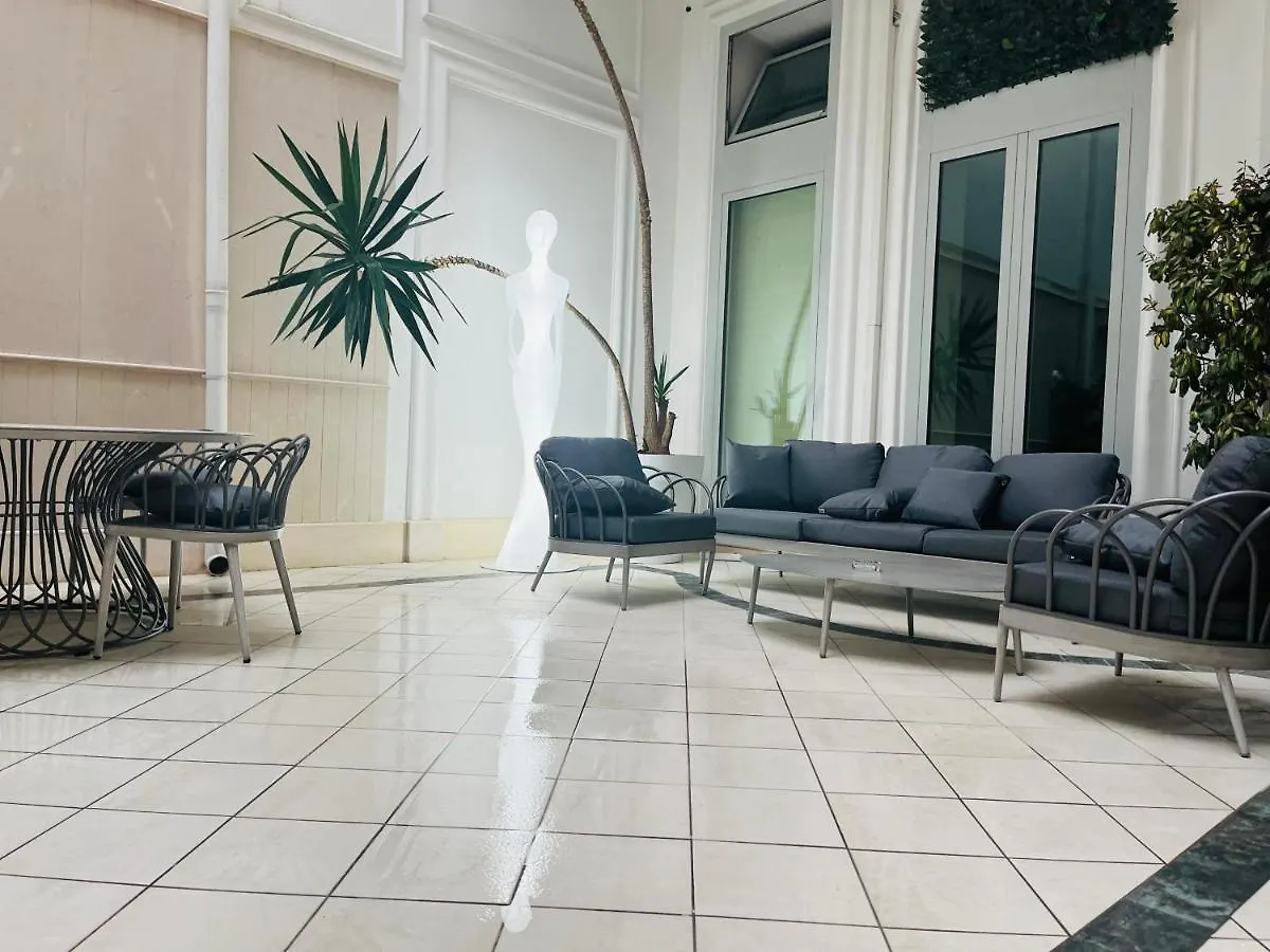 Sisuites Bari Italië