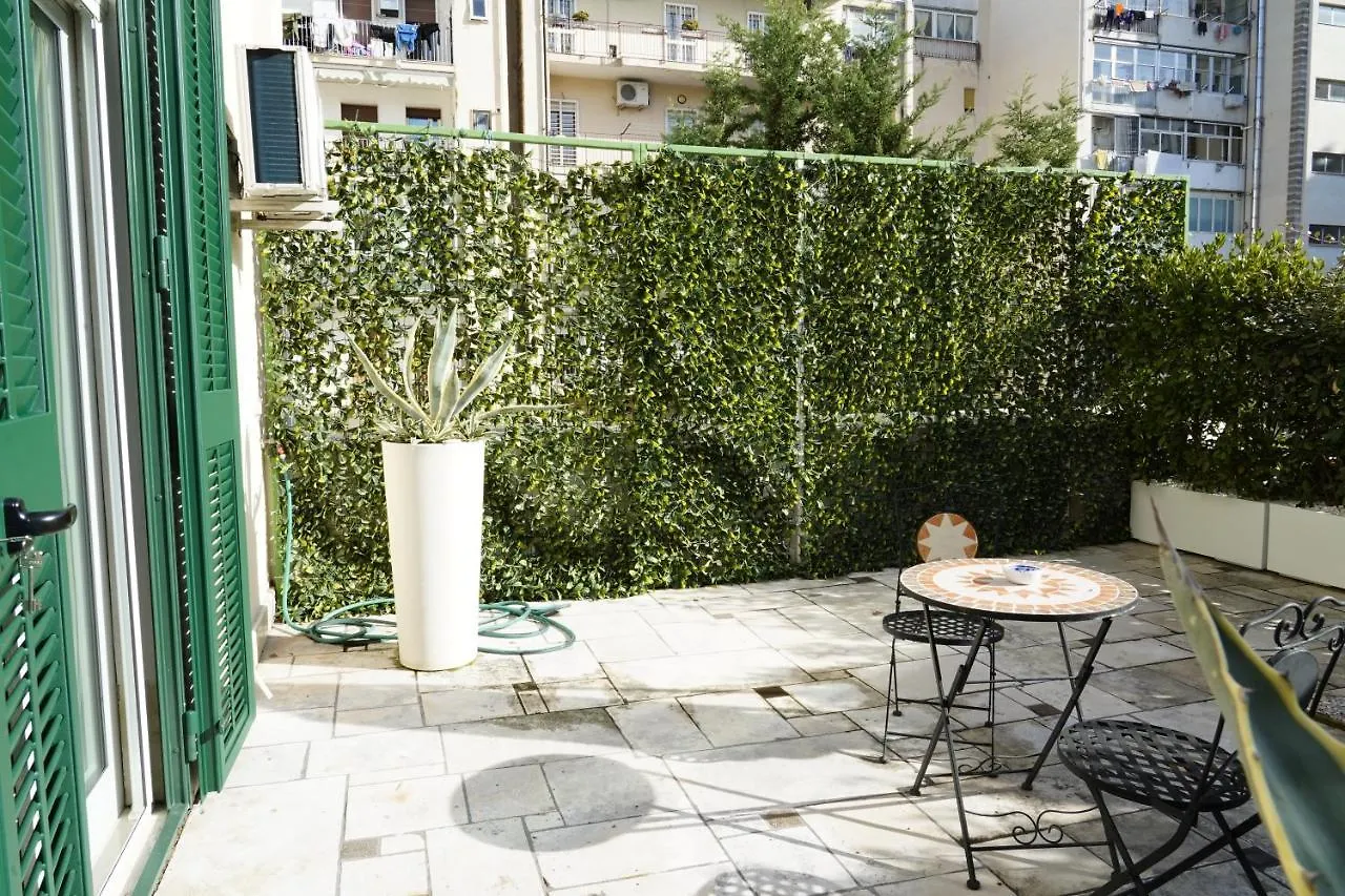 Sisuites Bari 0*,